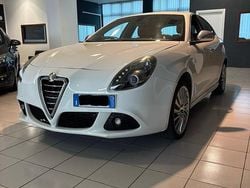 Bianco Usata 2013 Alfa Romeo Giulietta Exclusive Tre volumi | 5500 € (Buon prezzo)