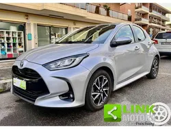 Grigio(met.) Usata 2021 Toyota Yaris Trend Tre volumi | 15.990 € (Buon prezzo)
