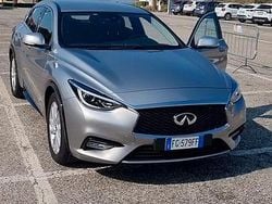 Grigio Usata 2016 Infiniti Q30 Tre volumi | 13.000 € (Molto cara)