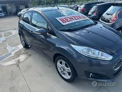 Grigio Usata 2015 Ford Fiesta Titanium Due volumi | 6900 € (Buon prezzo)