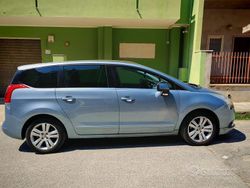 Usata 2009 Peugeot 5008 Tre volumi | 3900 €
