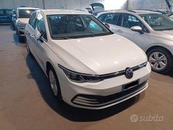 Bianco Usata 2022 VW Golf VIII Life Tre volumi | 16.500 € (Buon prezzo)