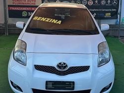 Bianco Usata 2010 Toyota Yaris Tre volumi | 3500 € (Buon prezzo)
