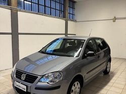 Argento Usata 2008 VW Polo Comfortline Tre volumi | 2990 € (Buon prezzo)