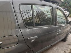 Grigio Usata 2011 Dacia Sandero Due volumi | 3000 €