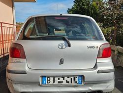 Usata 2000 Toyota Yaris Sol Tre volumi | 1700 € (Buon prezzo)