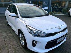 Bianco Usata 2019 Kia Rio Tre volumi | 9890 € (Ottimo prezzo)