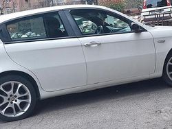 Bianco Usata 2009 Alfa Romeo 147 Due volumi | 2500 € (Buon prezzo)