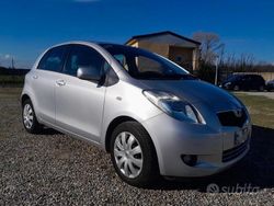 Grigio Usata 2008 Toyota Yaris Tre volumi | 3500 € (Buon prezzo)