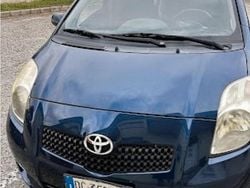 Usata 2006 Toyota Yaris Tre volumi | 3300 € (Buon prezzo)