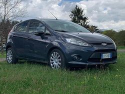 Grigio Usata 2011 Ford Fiesta Tre volumi | 2200 € (Super prezzo)