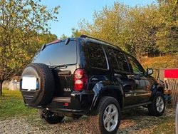 Usata 2005 Jeep Cherokee SUV | 9900 € (Molto cara)