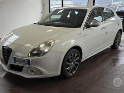 Bianco Usata 2013 Alfa Romeo Giulietta Tre volumi | 6000 € (Buon prezzo)