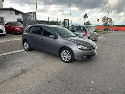 Grigio Usata 2010 VW Golf VI Highline Tre volumi | 6990 € (Buon prezzo)