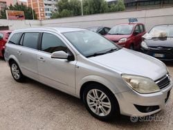 Grigio Usata 2009 Opel Astra Station wagon | 2699 € (Buon prezzo)