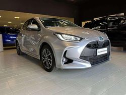 Grigio Nuova 2025 Toyota Yaris Hybrid Trend Tre volumi | 23.900 € (Molto cara)