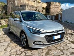 Grigio Usata 2016 Hyundai i20 Comfort Tre volumi | 7300 € (Buon prezzo)