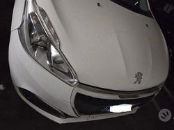 Bianco Usata 2016 Peugeot 208 Due volumi | 6000 € (Ottimo prezzo)
