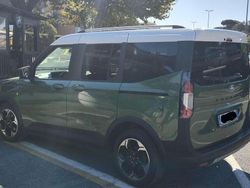 Verde Usata 2024 Ford Tourneo Courier Monovolume | 21.500 € (Buon prezzo)