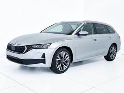 Argento Nuova 2025 Skoda Octavia Style Station wagon | 34.900 € (Buon prezzo)