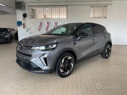 Grigio Nuova 2025 Renault Captur Techno SUV | 24.500 € (Cara)