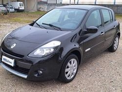 Nero Usata 2009 Renault Clio II Dynamique Tre volumi | 4200 € (Buon prezzo)