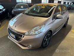 Viola Usata 2014 Peugeot 208 Allure Due volumi | 5900 € (Buon prezzo)