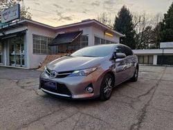 Bronzo Usata 2015 Toyota Auris Active Tre volumi | 7900 € (Buon prezzo)