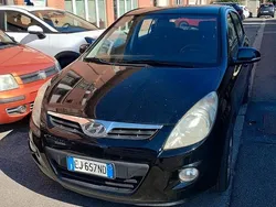 Nero Usata 2011 Hyundai i20 Comfort Tre volumi | 4600 € (Cara)