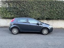 Grigio Usata 2009 Fiat Punto Tre volumi | 2400 € (Buon prezzo)