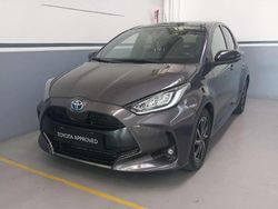 Grigio Usata 2021 Toyota Yaris Hybrid Lounge Tre volumi | 17.500 € (Buon prezzo)