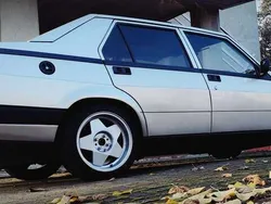 Usata 1986 Alfa Romeo 75 Tre volumi | 9900 €