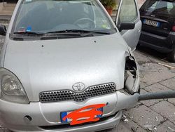 Grigio Usata 2002 Toyota Yaris Due volumi | 900 € (Ottimo prezzo)