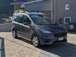 Grigio Usata 2020 Ford Tourneo Courier S Monovolume | 17.900 € (Cara)