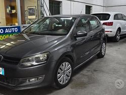 Grigio Usata 2010 VW Polo Highline Tre volumi | 5000 € (Buon prezzo)