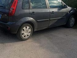 Usata 2008 Ford Fiesta Due volumi | 2900 € (Molto cara)