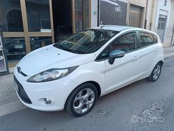 Bianco Usata 2012 Ford Fiesta Tre volumi | 4490 € (Cara)