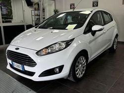 Bianco Usata 2013 Ford Fiesta Tre volumi | 6500 € (Buon prezzo)