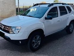 Bianco Usata 2015 Dacia Duster Lauréate Station wagon | 6999 € (Buon prezzo)