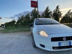 Bianco Usata 2010 Fiat Grande Punto Dynamic Due volumi | 2300 € (Ottimo prezzo)