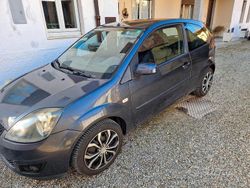 Blu Usata 2008 Ford Fiesta Ghia Tre volumi | 1900 € (Buon prezzo)