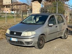 Grigio Usata 2004 Fiat Punto Tre volumi | 490 € (Ottimo prezzo)