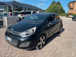 Nero Usata 2013 Kia Rio Tre volumi | 2900 € (Super prezzo)