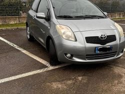 Grigio Usata 2006 Toyota Yaris Sol Tre volumi | 3500 € (Buon prezzo)