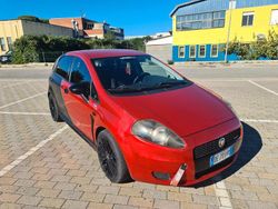 Rosso Usata 2007 Fiat Grande Punto Dynamic Due volumi | 3900 € (Molto cara)