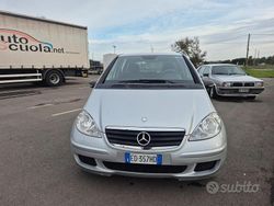 Grigio Usata 2009 Mercedes A180 Elegance Tre volumi | 3800 € (Buon prezzo)