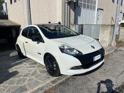 Begagnad 2009 Renault Clio R.S. R.S. Halvkombi | 13.900 € (Marknadspris)