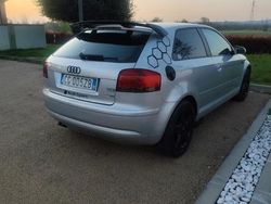 Grigio Usata 2003 Audi A3 Tre volumi | 2700 € (Molto cara)