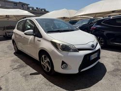 Bianco Usata 2014 Toyota Yaris Hybrid Lounge Tre volumi | 8990 € (Buon prezzo)