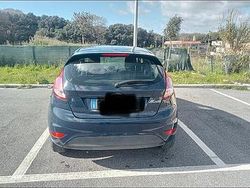 Usata 2015 Ford Fiesta Tre volumi | 2900 € (Buon prezzo)
